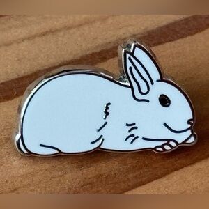 New 2016 SUPREME White Enamel Bunny Rabbit Lapel Brooch Pin Collector